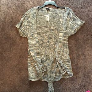 Short sleeve sweater